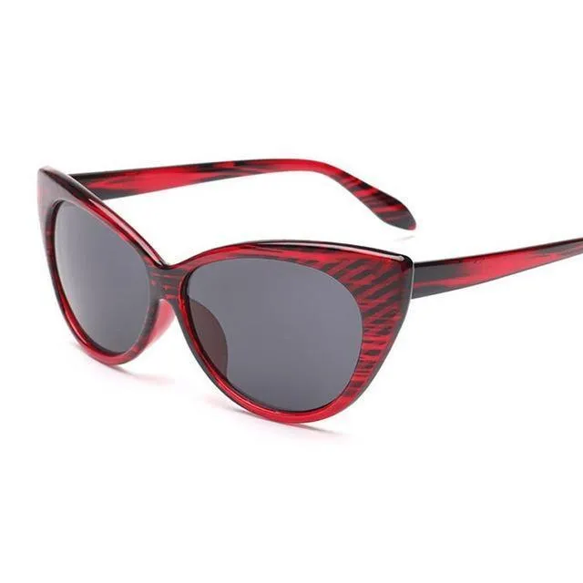 Famous Ladies Designer Retro Fashion Cat Eye Sunglasses for Women