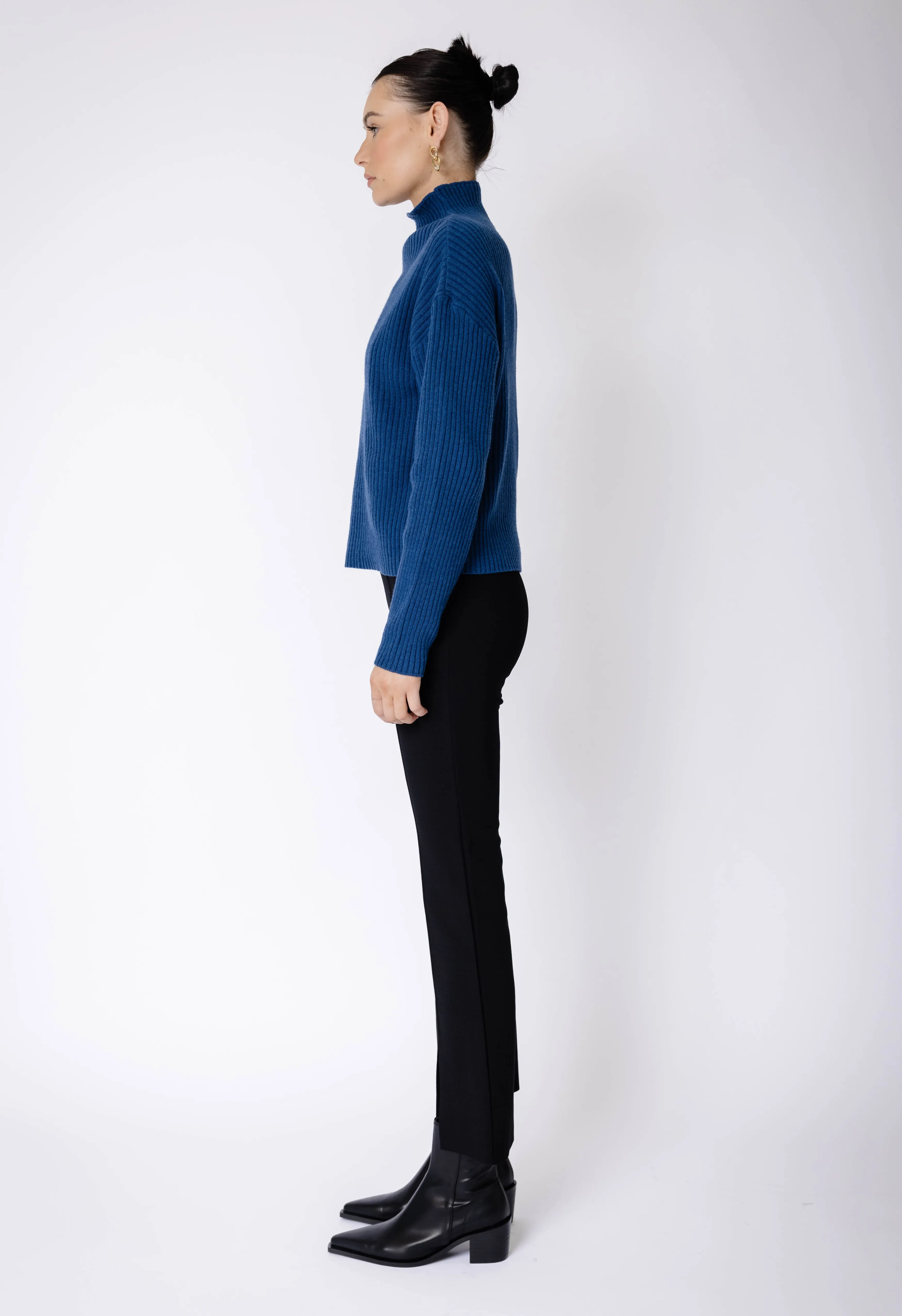 Robin Cashmere Blend Sweater In Deep Blue